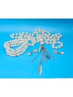 90s Elegant Pearl and Silver Leaf Charm Jewelry Set
